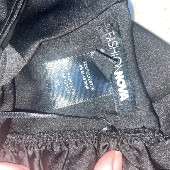 Fashion nova halter top - Picture 3 of 3